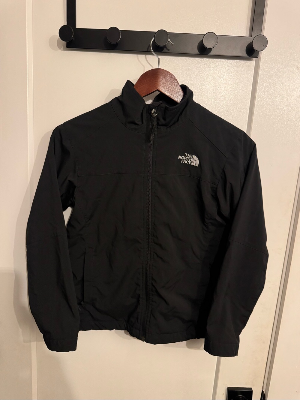 The North Face Boys Black Lightweight Full-Zip Jacket (M)